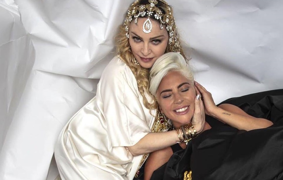 Lady Gaga vince l’Oscar, ma anche l’abbraccio pacificatorio di Madonna