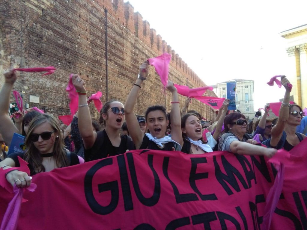 Congresso Mondiale delle Famiglie, in 20mila marciano a Verona: «Un orgasmo vi seppellirà»