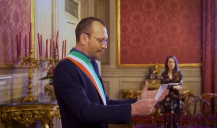 Biagio Antonacci celebra un’unione civile e risponde ai fan omofobi – Video