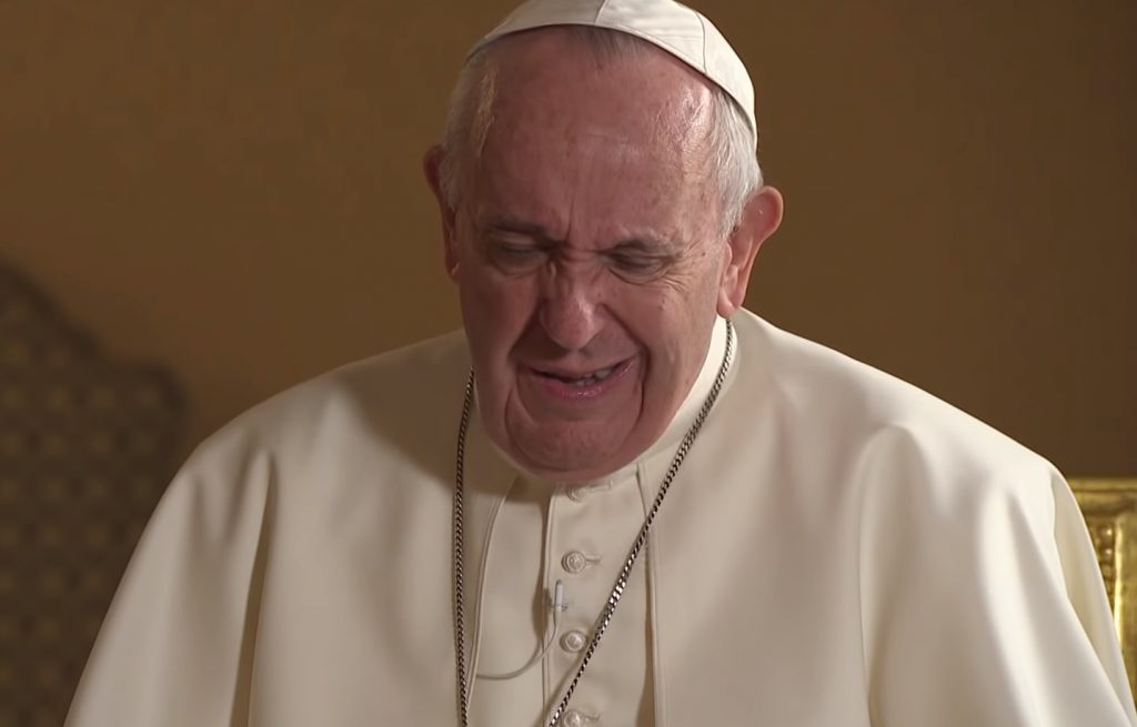 Dopo il bastone, la carota: Papa Francesco supporta il prete difensore dei diritti LGBT+