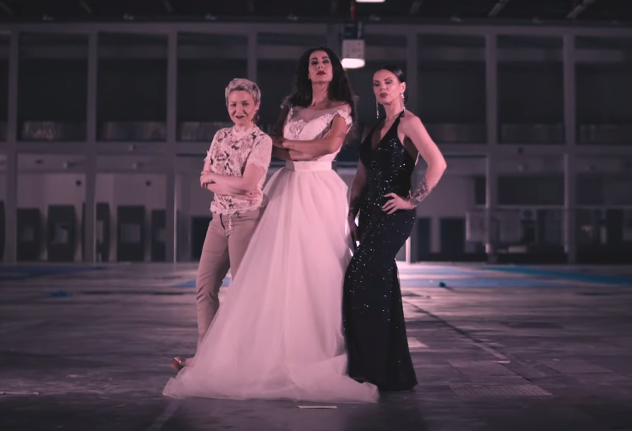 Buona Primavera, il videoclip di Trash Italiano con Elenoire Ferruzzi