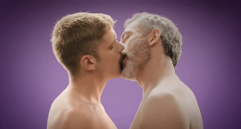Wycon celebra il World Kiss Day con un video contro le discriminazioni