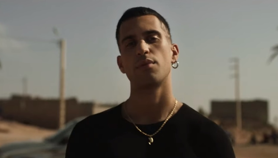 Mahmood, l’intesa tra due uomini nel videoclip del nuovo singolo Barrio