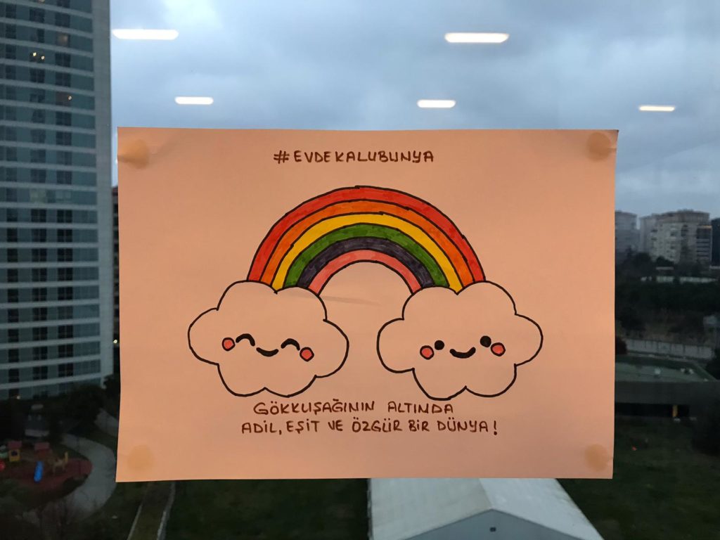 Erdogan impedisce ai bambini turchi di disegnare arcobaleni perché farebbero diventare gay