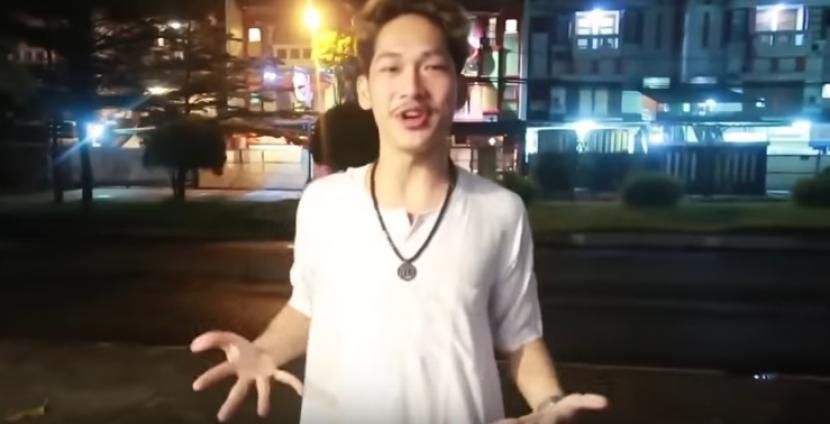 Youtuber prende in giro delle senzatetto trans distribuendo del cibo marcio