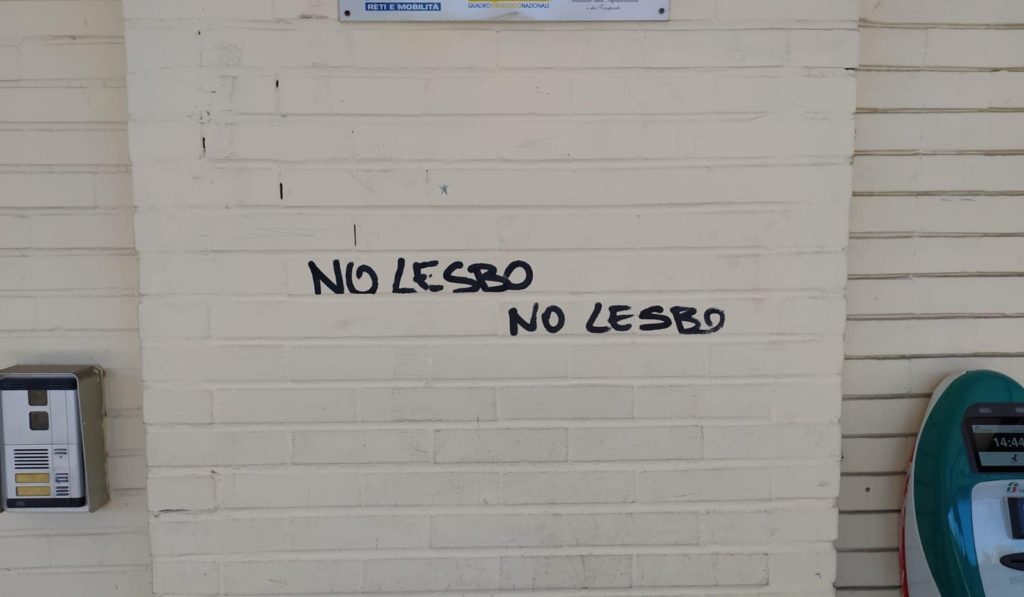 Lesbofobia, scritte sui muri della stazione di Molfetta: la denuncia di Mixed LGBTI
