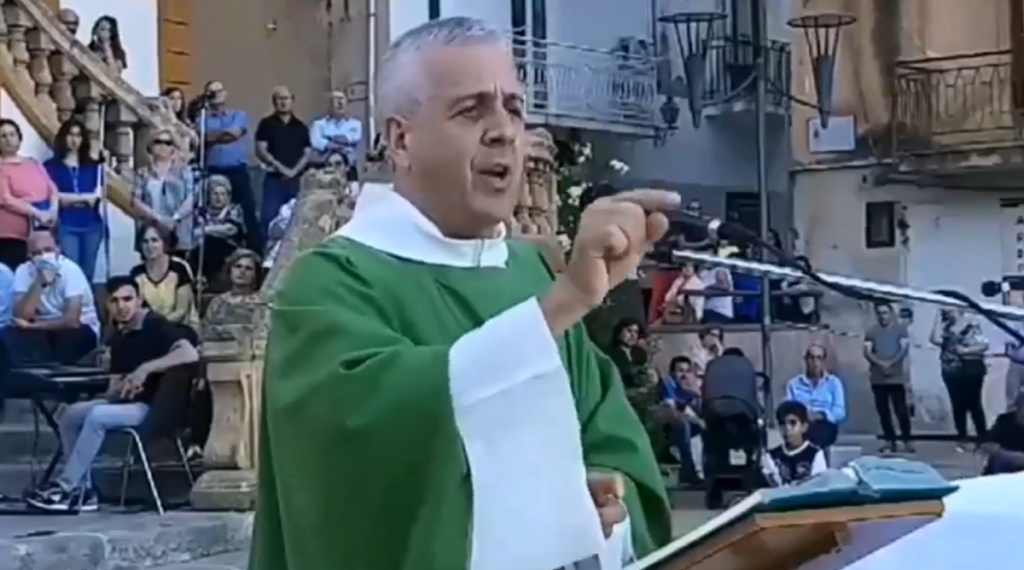 Palermo, l’omelia del prete diventa un comizio contro la legge contro l’omotransfobia