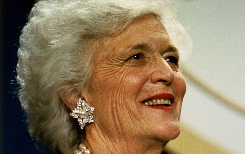 L’ex first lady Barbara Bush cambiò idea sulle persone trans a 90 anni: «Sono nate così»