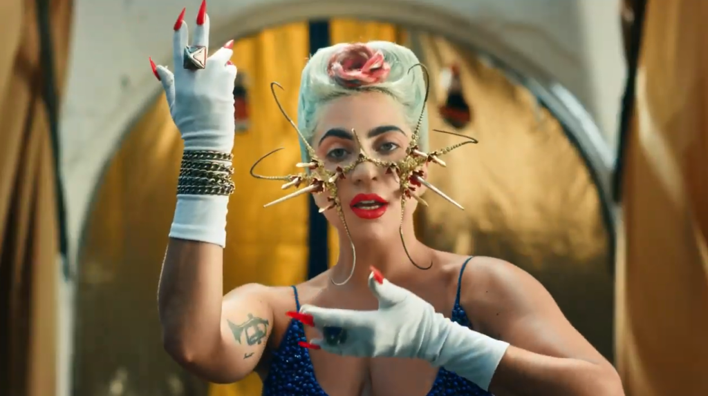 Lady Gaga accende le sirene a salva il pop con il videoclip di “911”