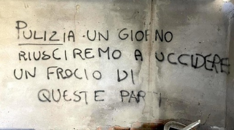 Cuneo, scritta omofoba nell’ex cava: «Uccideremo un fr**io di queste parti»