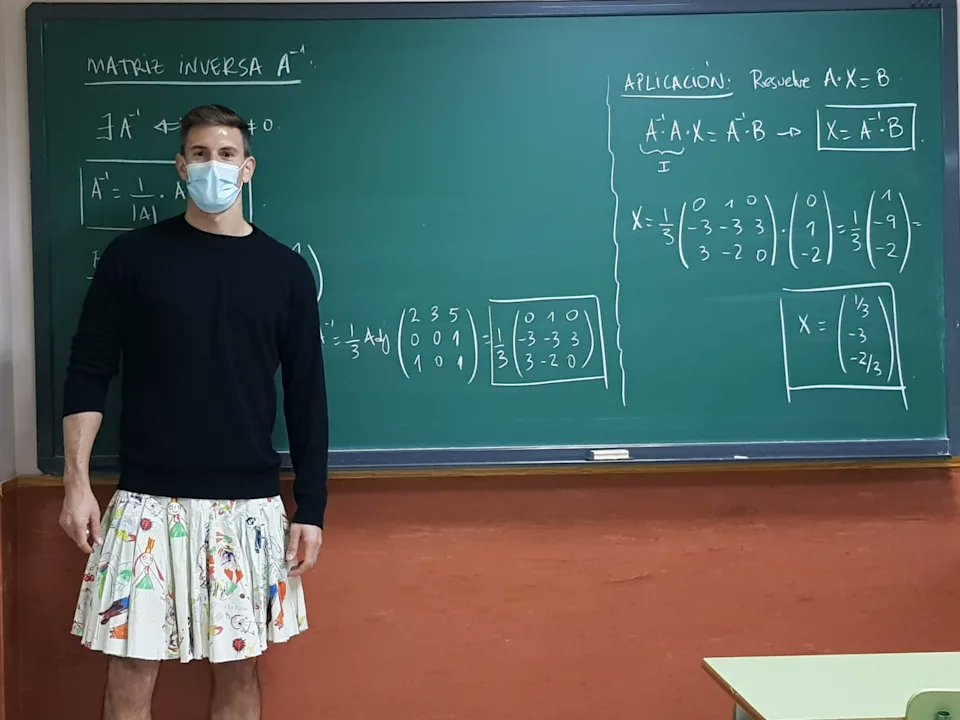 #LaRopaNoTieneGenero: in Spagna i professori indossano la gonna contro la discriminazione