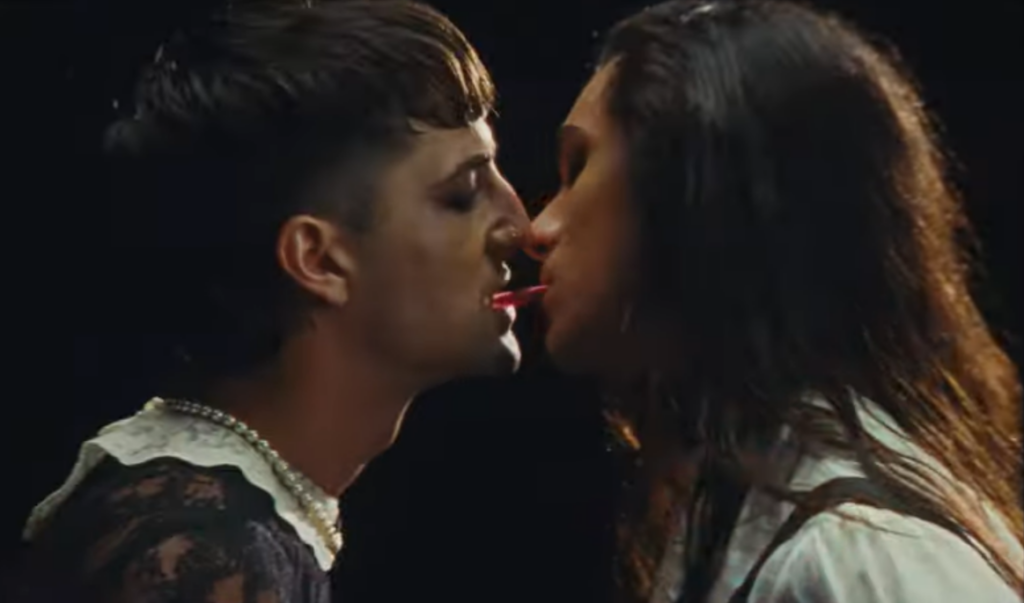 Måneskin dannatamente kinky e queer nel videoclip di I Wanna Be Your Slave